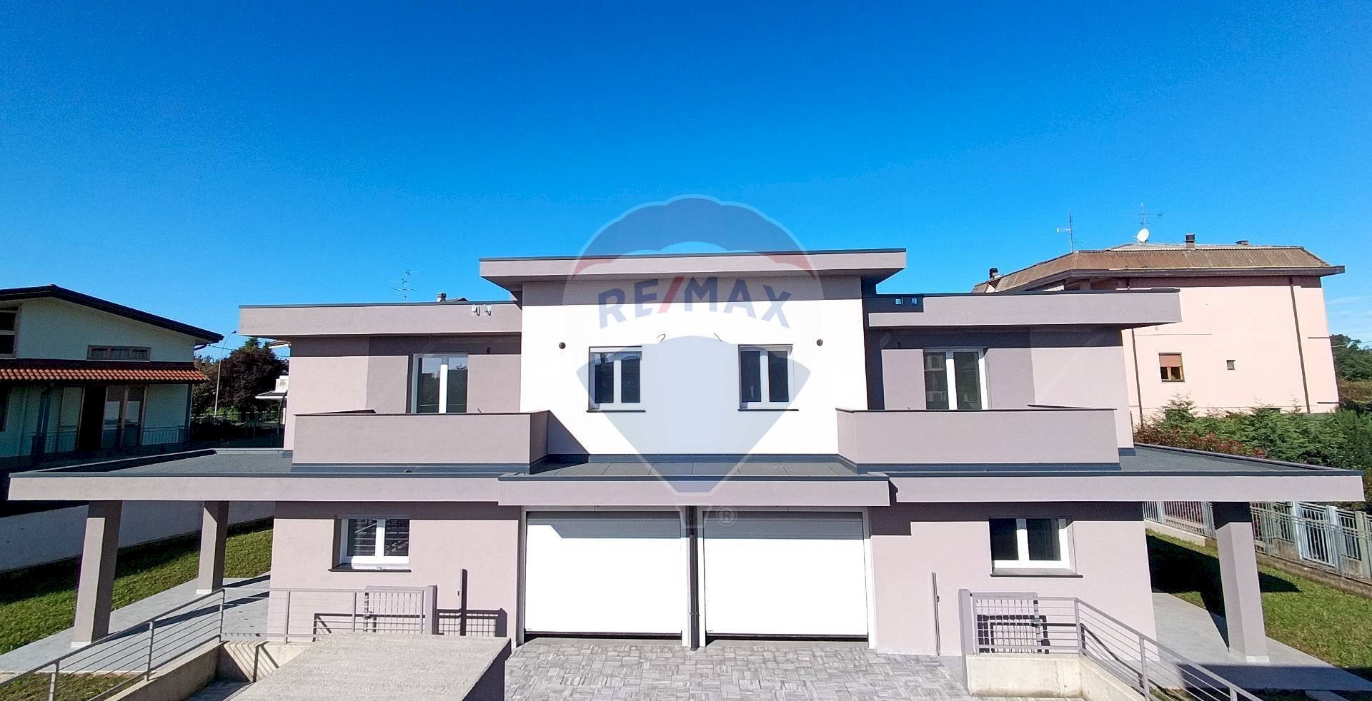 Semi-detached Villa Capriate San Gervasio - photo 1