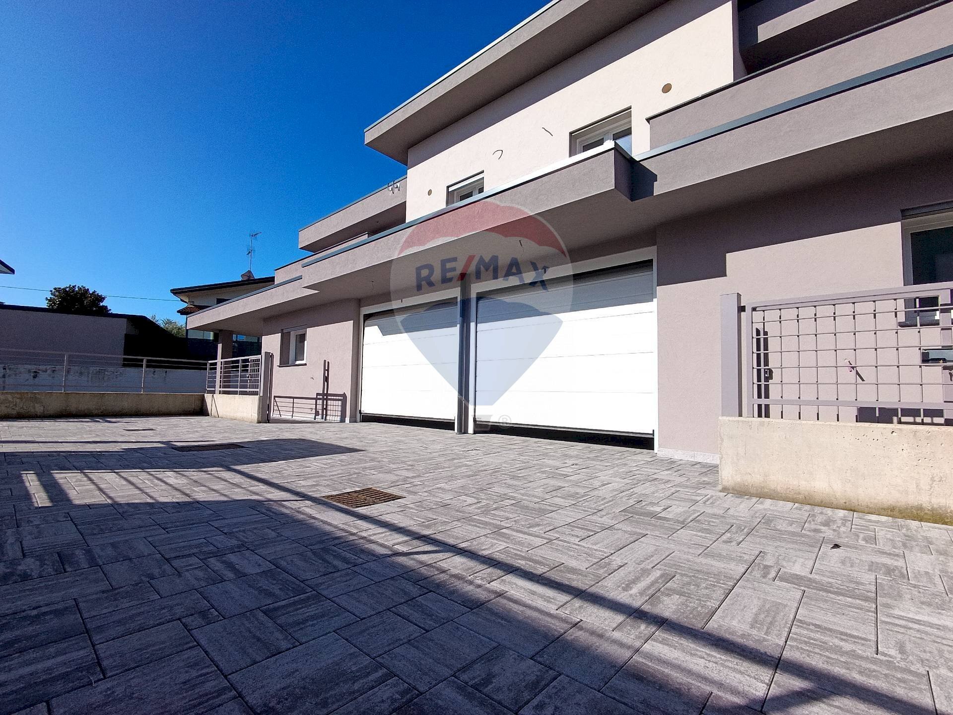 Semi-detached Villa Capriate San Gervasio - photo 2