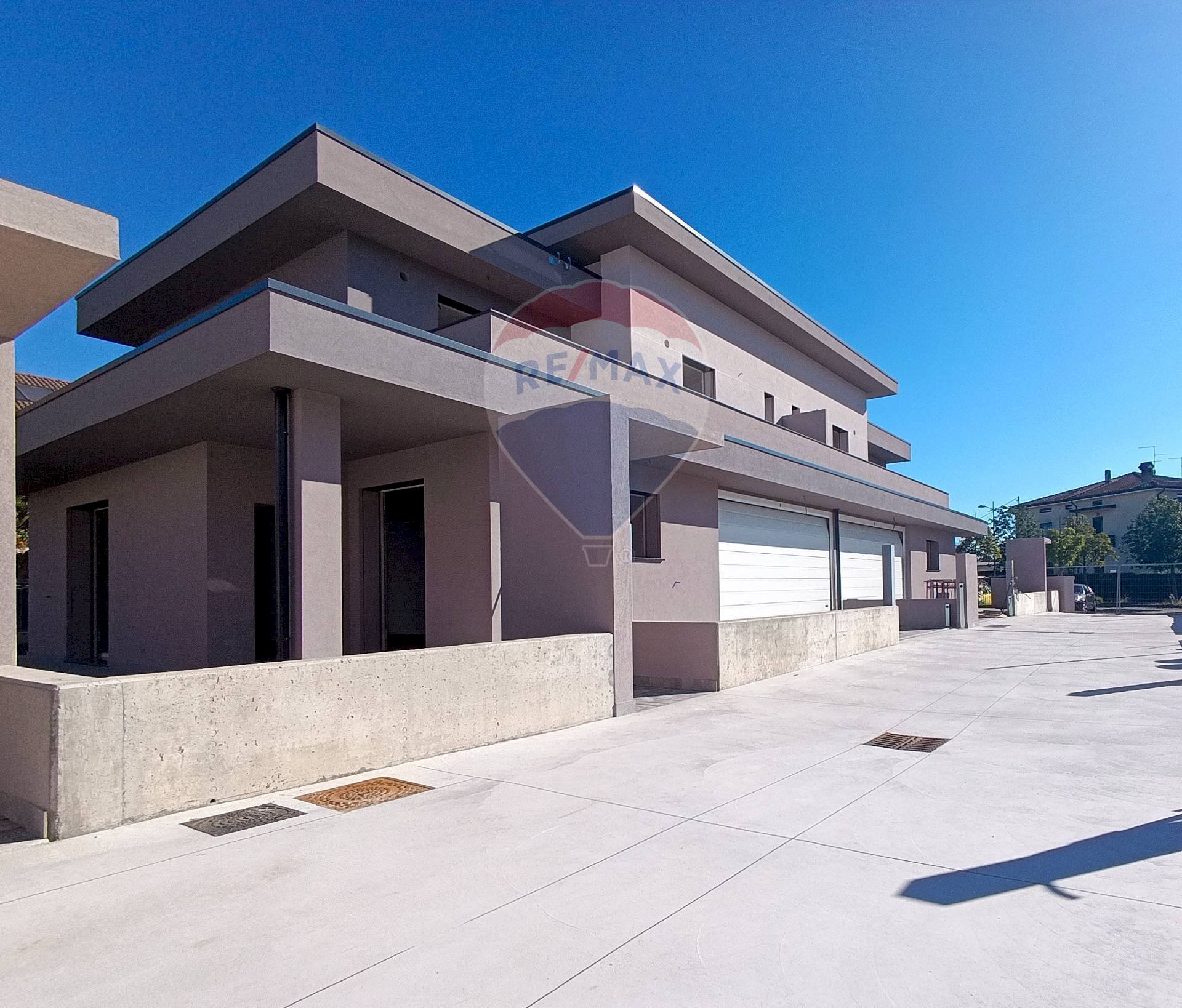 Semi-detached Villa Capriate San Gervasio - photo 1