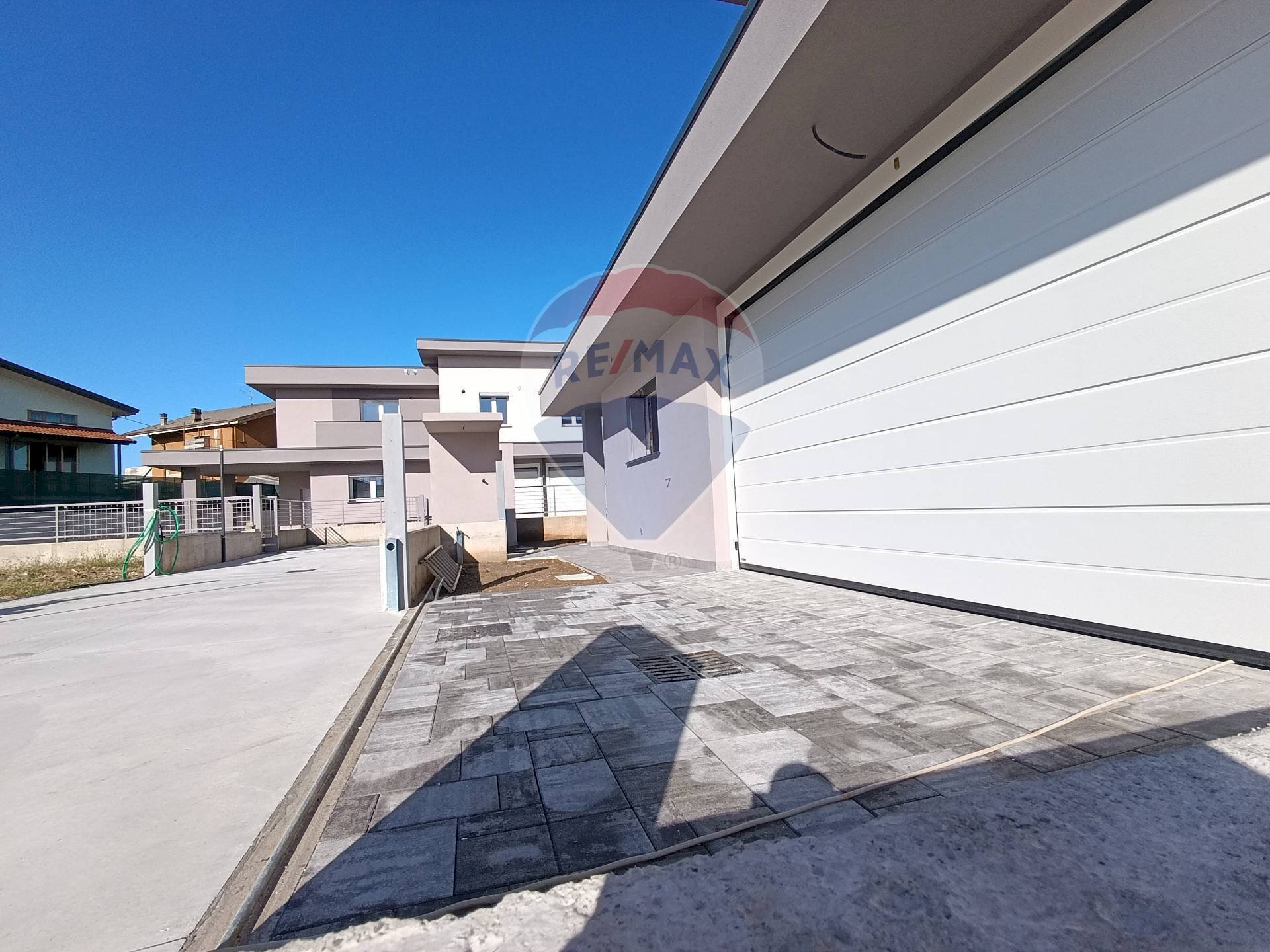 Semi-detached Villa Capriate San Gervasio - photo 2