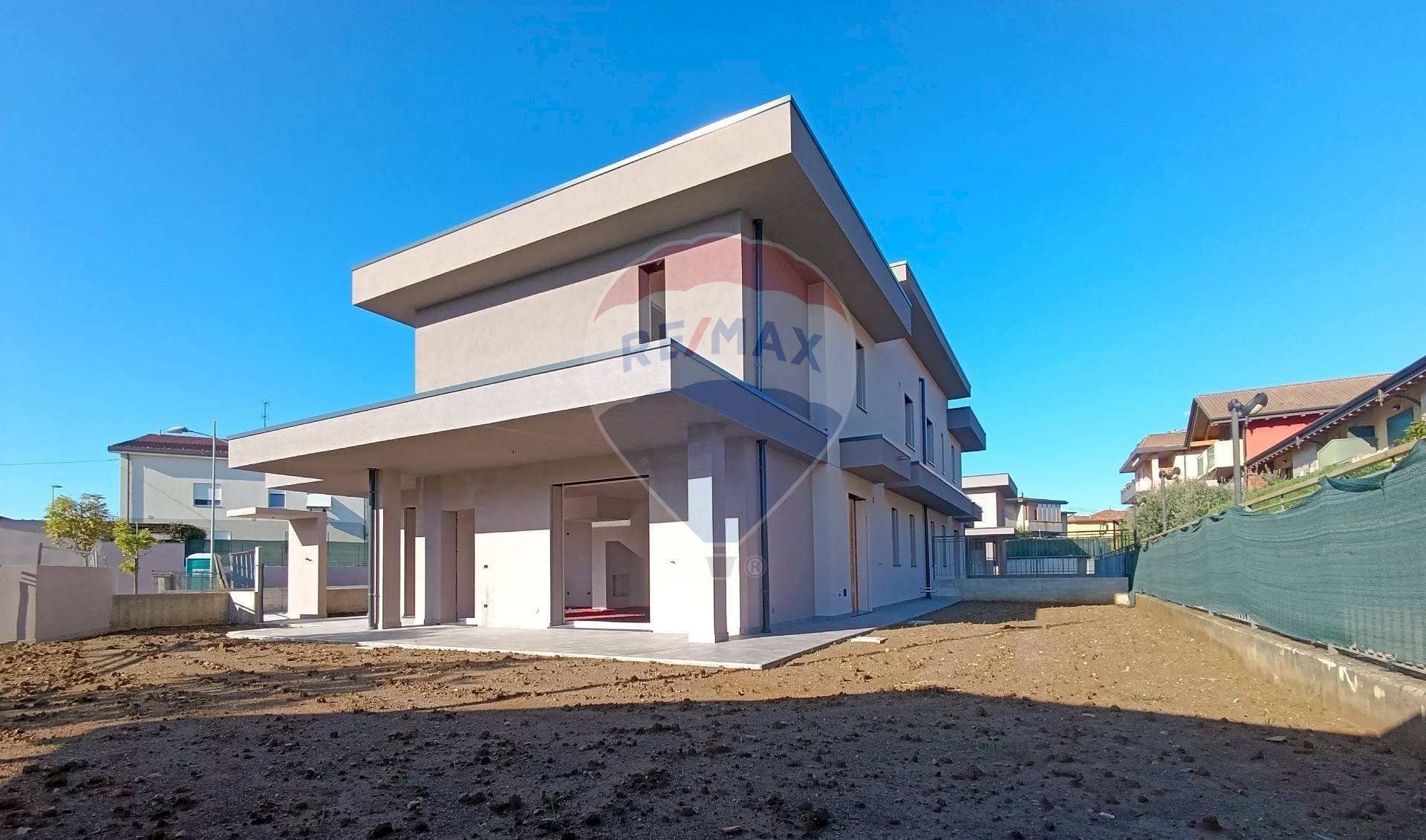 Semi-detached Villa Capriate San Gervasio - photo 1