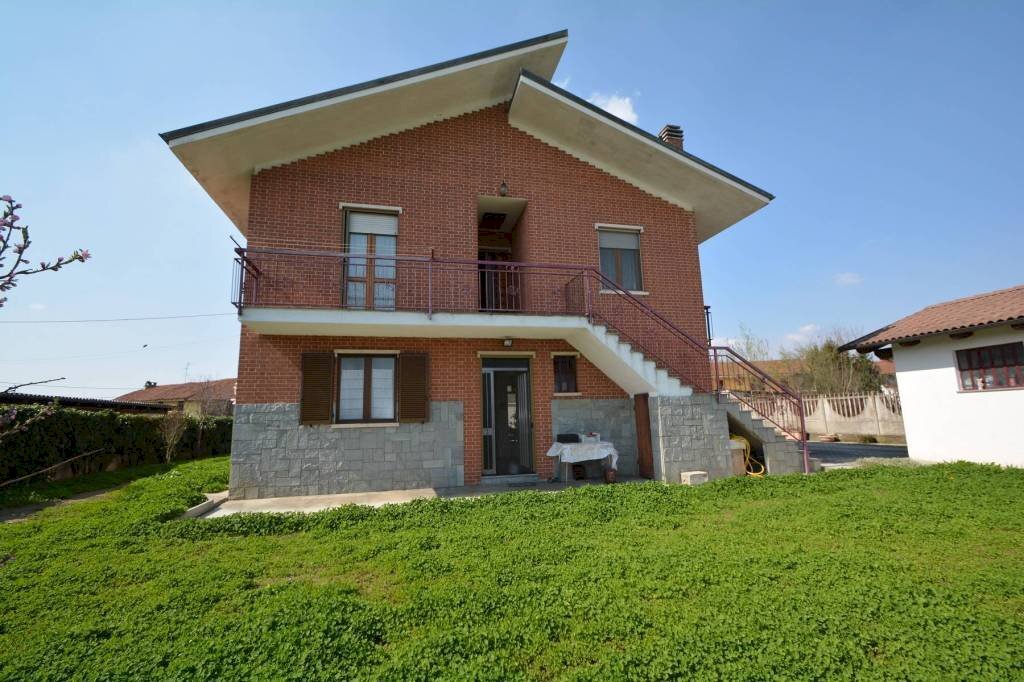 Facciata - Villa via San Lorenzo, 47, Carmagnola - foto 1