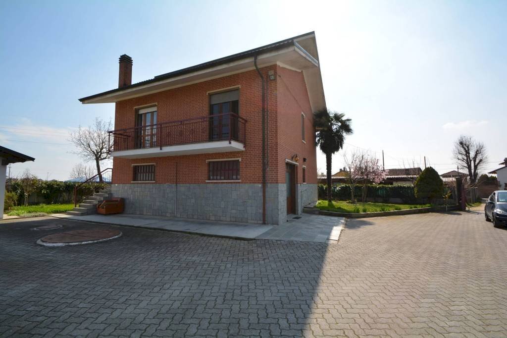 Facciata - Villa via San Lorenzo, 47, Carmagnola - foto 2