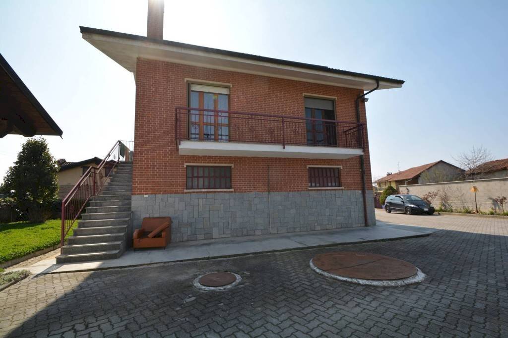 Facciata - Villa via San Lorenzo, 47, Carmagnola - foto 3