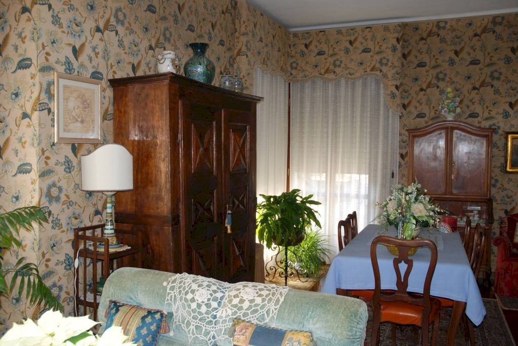 Salone - Villa piazza Generale Ottavio Rolle, 1A, Lanzo Torinese - photo 1