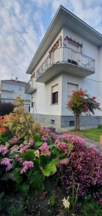 Facciata - Villa piazza Generale Ottavio Rolle, 1A, Lanzo Torinese - photo 3