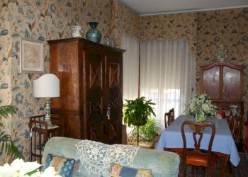 Salone - Villa piazza Generale Ottavio Rolle, 1A, Lanzo Torinese - foto 1