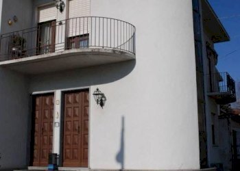 Facciata - Villa piazza Generale Ottavio Rolle, 1A, Lanzo Torinese - foto 6