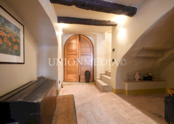 2 giucano fosdinovo appartamento ristrutturato.jpg - Townhouse Via della Fontana 1, Fosdinovo - photo 2