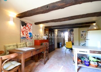 3 giucano fosdinovo appartamento ristrutturato.jpg - Townhouse Via della Fontana 1, Fosdinovo - photo 3