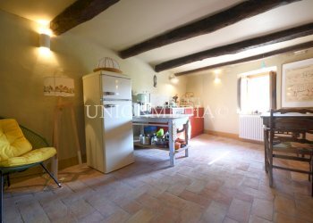 7 giucano fosdinovo appartamento ristrutturato.jpg - Townhouse Via della Fontana 1, Fosdinovo - photo 7