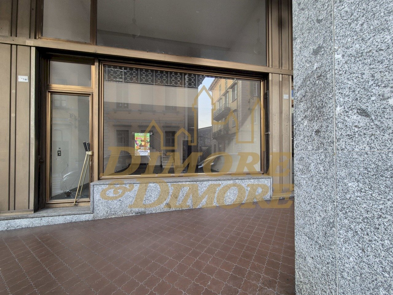 Vetrina.jpg - Commercial Premises via G. Marconi 17, Verbania - photo 2
