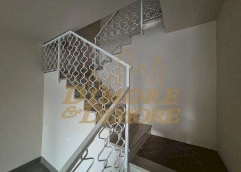 Accesso soppalco.jpg - Locale Commerciale via G. Marconi 17, Verbania - foto 5