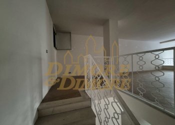 Accesso soppalco 2.jpg - Locale Commerciale via G. Marconi 17, Verbania - foto 6