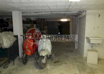 P1080895.JPG - Box Scarperia e San Piero - foto 7