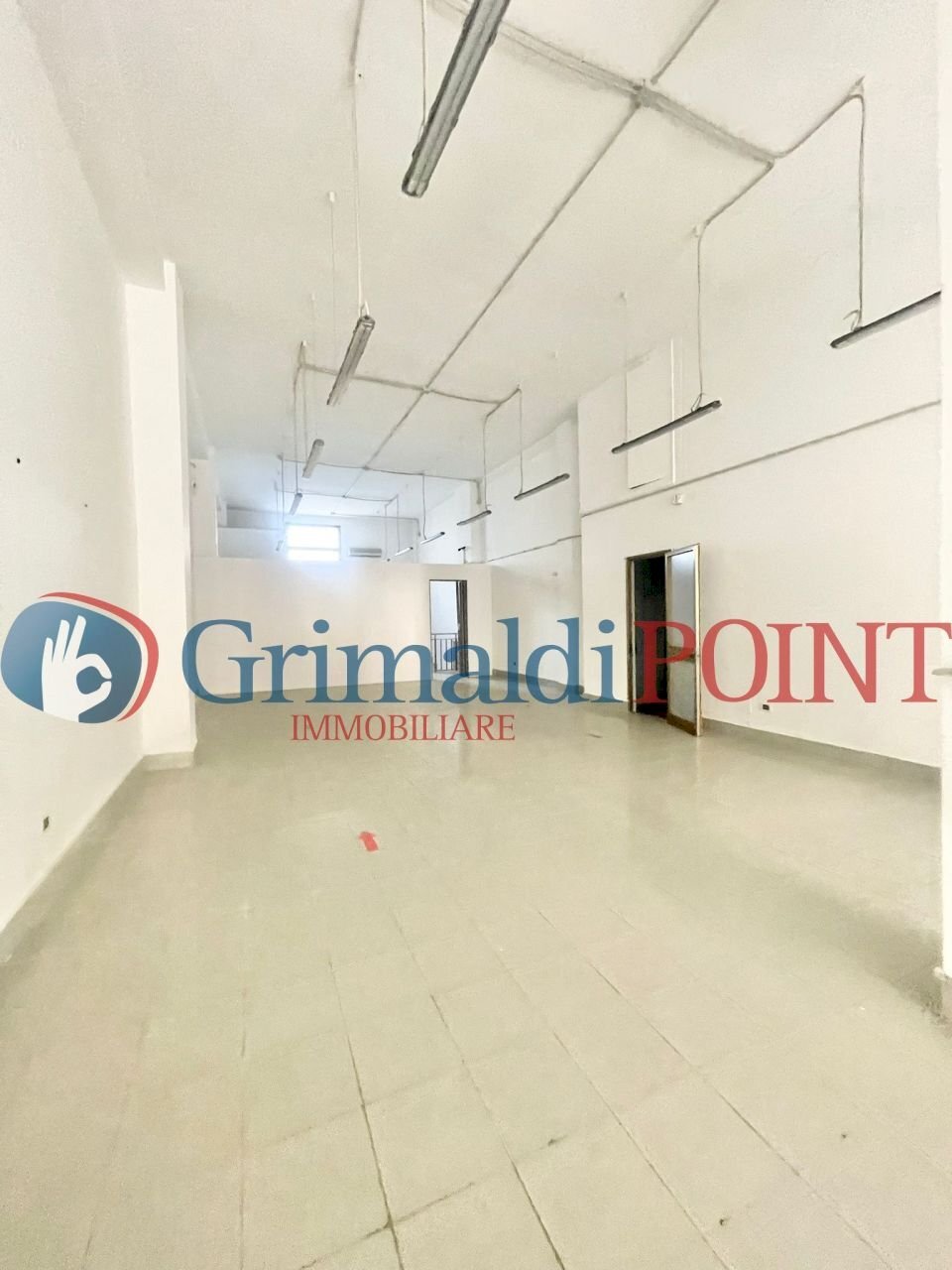 WhatsApp Image 2024-11-19 at 15.40.35 (2)_risultat - Commercial Premises Via Don Luigi Sturzo 53, Lecce - photo 2