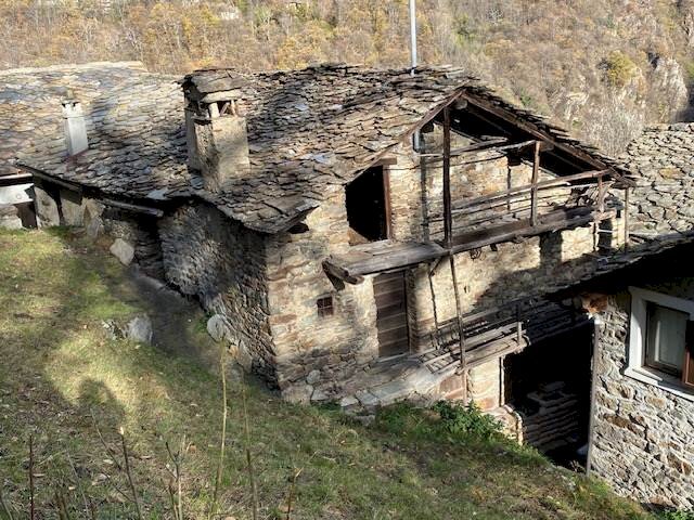 Rustico Frazòione Fey Inferiore 11, Perloz - foto 1