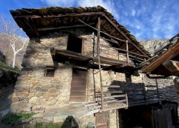 Rustico Frazòione Fey Inferiore 11, Perloz - foto 2