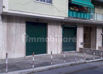 Facciata - Negozio via Giuseppe Majorana, Genova (zona Quarto) - foto 2