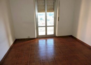 Stanza non arredata - Trilocale corso Luigi Andrea Martinetti, 124, Genova (zona Sampierdarena) - foto 9