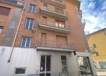 Facciata - Warehouse via Orfanotrofio, 20, Biella - photo 1