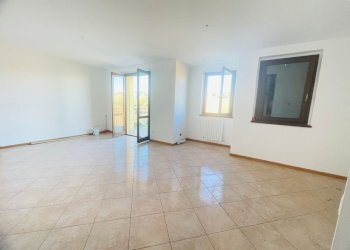 WhatsApp Image 2024-11-21 at 16.12.23.jpeg - Appartamento Monte Roberto - foto 2