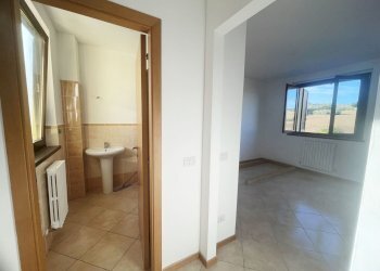 WhatsApp Image 2024-11-21 at 16.12.27 (1).jpeg - Appartamento Monte Roberto - foto 10