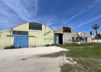 esterno - Locale Commerciale Strada Rurale Mammagnora 3, Bari - foto 1