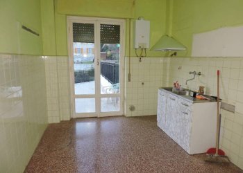 Cucina - Bilocale via Campomorone, 42, Genova (zona Pontedecimo) - foto 4