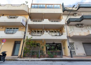 Hotel S (2).jpg - Casa indipendente Via Consolare Valeria 220, Sant'Alessio Siculo - foto 2