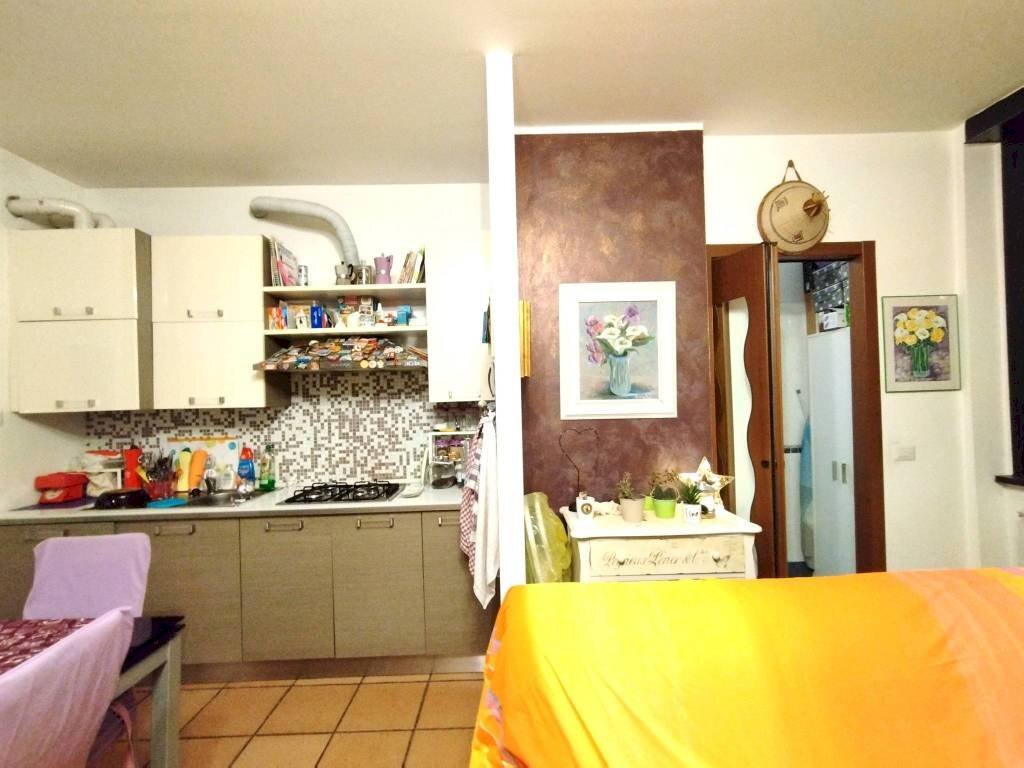 Cucina - Bilocale via Brescia, 31, Legnano - foto 2