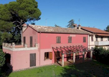 Facciata - Villa strada Nazionale Flaminia, Fano - foto 1