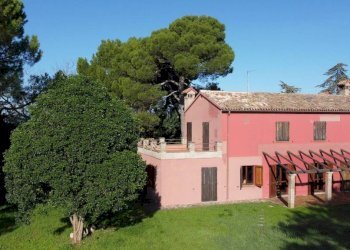 Facciata - Villa strada Nazionale Flaminia, Fano - foto 3