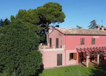 Facciata - Villa strada Nazionale Flaminia, Fano - foto 13