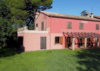 Facciata - Villa strada Nazionale Flaminia, Fano - foto 16