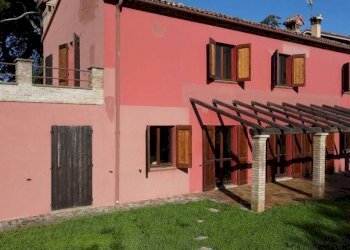 Facciata - Villa strada Nazionale Flaminia, Fano - foto 19