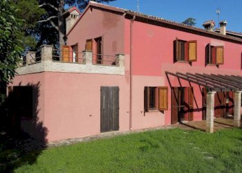 Facciata - Villa strada Nazionale Flaminia, Fano - foto 20