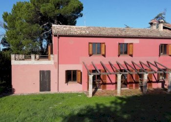 Facciata - Villa strada Nazionale Flaminia, Fano - foto 25