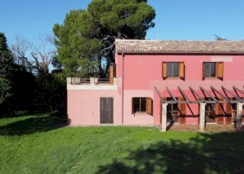 Facciata - Villa strada Nazionale Flaminia, Fano - foto 26