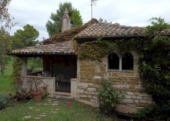 Facciata - Rustico Frazione Montesecco, Pergola - foto 12