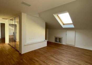 Camera da letto - Attico via Carlo Caniggia, 23, Alessandria - foto 30