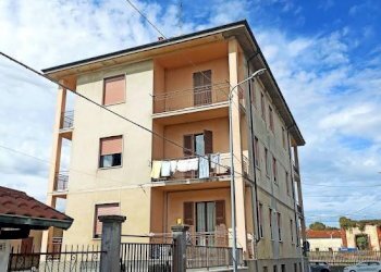 Facciata - Trilocale via Piave, 22, Trecate - foto 1