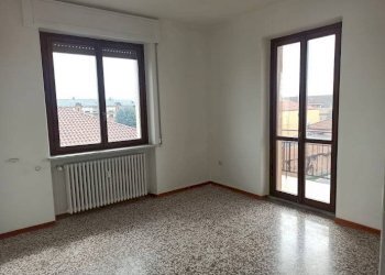 Camera da letto - Trilocale via Piave, 22, Trecate - foto 4