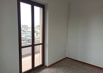 Camera da letto - Trilocale via Piave, 22, Trecate - foto 6