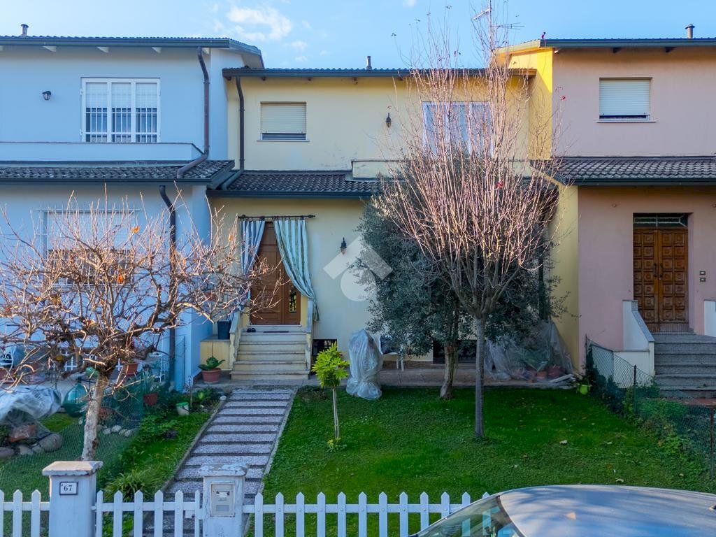 Villa a Schiera Via Fratelli Manfredi, Novellara - foto 1