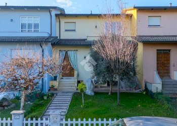 Villa a Schiera Via Fratelli Manfredi, Novellara - foto 1