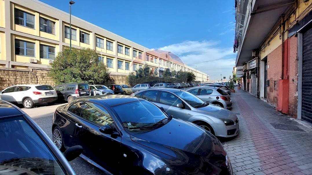 Locale Commerciale Via Ferrante Imparato, Napoli (zona San Giovanni a Teduccio) - foto 1