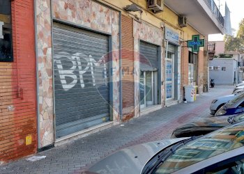 Locale Commerciale Via Ferrante Imparato, Napoli (zona San Giovanni a Teduccio) - foto 4