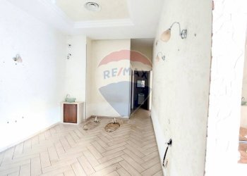 Locale Commerciale Via Ferrante Imparato, Napoli (zona San Giovanni a Teduccio) - foto 5