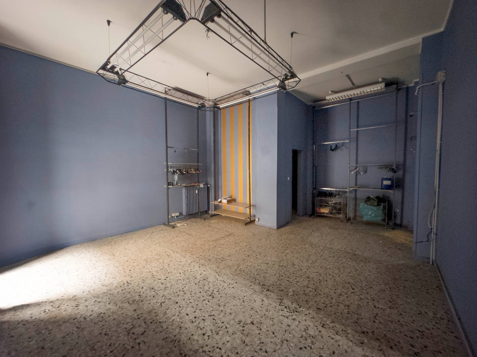 Shop Via Pietro Giuria, Torino (neighborhood San Salvario) - photo 1